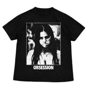 เสื้อยืดผ้าฝ้ายขนาดใหญ่พิเศษพร้อมลายกราฟิกและข้อความ Obsession คอกลมทรงหลวมสไตล์สตรีทแวร์สำหรับทุกเพศ - Product Image 2