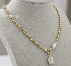 Collier ovale avec pendentif en diamant de laboratoire taille poire sur chaîne à billes en or jaune, bijoux de luxe, élégance et mode - Product Image 4