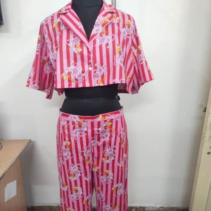 Ensemble coordonné imprimé pour femmes |   Ensemble chemise rayée rose à manches 3/4 et pantalon droit |   Ensemble deux pièces en coton pour fête, boutonné, lavable - Product Image 1