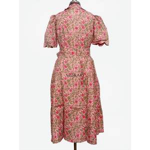 เดรสลำลองคอวีสไตล์จิงโจ้ ดีไซน์ทำมือ ลายดอกไม้ พิมพ์ลาย ตกแต่งกระดุม  สำหรับผู้หญิง เป็นมิตรต่อสิ่งแวดล้อม ซักได้ - Product Image 6