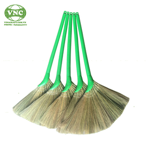Escoba Ecológica Premium Pequeña de Hierba Natural con Mango Largo de Madera, Cerdas Suaves sin Bandera de hasta 9 Pulgadas para Limpieza de Suelos Interiores - Product Image 5