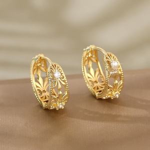 Pendientes de Aro con Diseño de Corte Dorado, Pendientes de Aro Redondos Geométricos Plateados para Mujer, Joyería para Vacaciones en la Playa, Regalos - Product Image 1