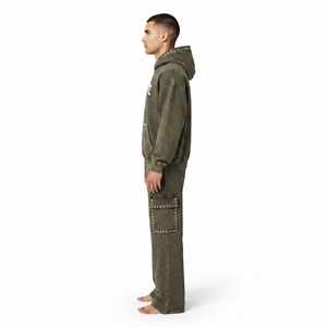Conjunto Deportivo para Hombre en Verde Oliva con Lavado Ácido, Sudadera con Capucha de Algodón Grueso y Pantalones Jogger de Pierna Ancha - Product Image 4