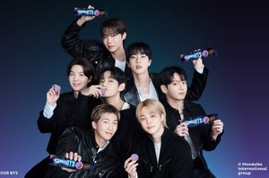 โอรีโอ บีทีเอส คุกกี้รุ่นลิมิเต็ดอิดิชั่น 100 กรัม x 24 แพ็ค ดีไซน์สีม่วง พร้อมธีมบีทีเอส ภาษาเกาหลี สำหรับทุกวัย - Product Image 5