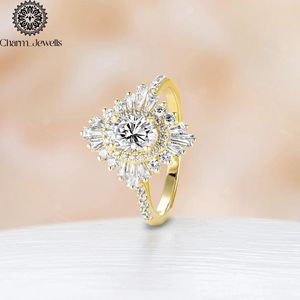Bague de fiançailles classique pour femme en moissanite plaqué or 18 carats, taille coussin, motif floral, sertie à griffes - Product Image 1