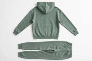 Ensemble de survêtement décontracté 2 pièces anti-boulochage avec sweat à capuche uni couleur sauge et pantalon à cordon avec logo frontal, respirant pour l'hiver - Product Image 2