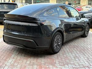 2025 Tesla Model Y Juniper Voiture Électrique Quatre Roues - Product Image 5