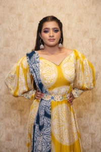 Vestido Maxi Bohemio Amarillo con Estampado Paisley, Cuello en V, Manga Abullonada, Estilo Cruzado con Lazo, Corte Holgado, Estilo Veraniego, Línea A, con Cinturón - Product Image 6