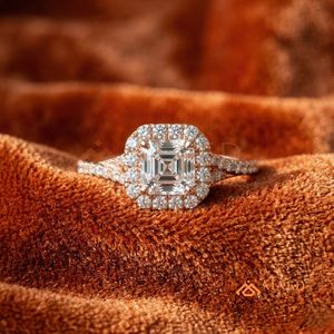 แหวนหมั้นทรง Asscher ชุบทองคำสีกุหลาบ ประดับเพชร CZ แบบ Pave Band ดีไซน์สวยงามสำหรับผู้หญิง เหมาะสำหรับงานแต่งงาน - Product Image 1