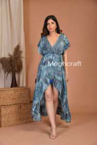 Vestido Maxi de Seda Estilo Boho con Cuello en V y Mangas Acampanadas para Mujer, Ideal para Fiestas Casuales, Disponible para Exportación al por Mayor - Product Image 2