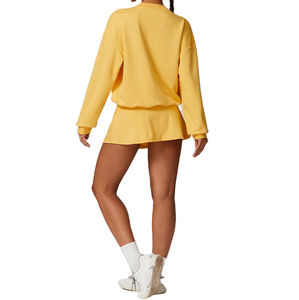 Conjunto deportivo de sudadera y falda para mujer, diseño OEM, talla grande, sudaderas con capucha para correr, falda de tenis con pantalones cortos con forro, ropa deportiva. - Product Image 4