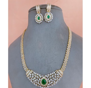 Ensemble collier et boucles d'oreilles plaqué or de qualité supérieure avec pierres, idéal pour les mariages et les occasions festives, collection pour femmes - Product Image 1