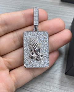 Colgante de manos en oración de plata de ley 925 con moissanita de lujo para hombre y mujer, joyería de moda unisex. - Product Image 5