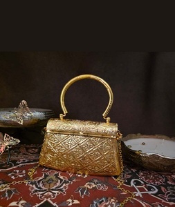 Pochette de soirée en laiton doré plaqué or, forme personnalisée, polie traditionnelle, cadeau de mariage pour elle par F S International - Product Image 2