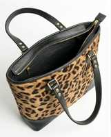 Sac fourre-tout décontracté de luxe pour femme à imprimé léopard avec fermeture éclair, bandoulière en cuir véritable et finition noire