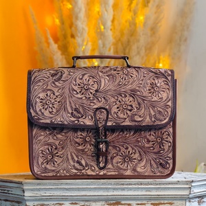 Bolso Bandolera Compacto de Cuero Genuino Venus con Diseño Floral y Patrón de Letras Hecho a Mano, Estilo Western, con Cremallera para Mujer - ¡Gran Venta! - Product Image 1