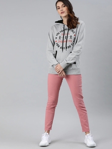 Sudadera con Capucha Gris para Mujer con Estampado de Distanciamiento Social, Mezcla de Algodón, Estilo Casual, Bolsillos Delanteros con Logotipo, Estilo Otoñal - Product Image 4