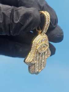 จี้รูปมือฮัมซาเคลือบทอง 18K หรูหราประดับเพชรโมอิสซาไนต์ทรงกลมเจียระไนแบบบริลเลียนท์ สำหรับทุกเพศ - Product Image 2