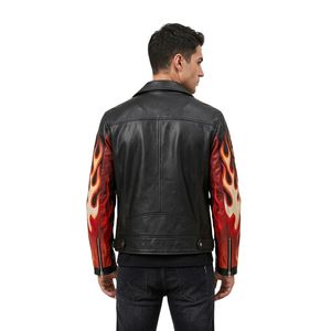 Chaqueta de cuero personalizada con mangas de llama roja, detalles estampados de llamas rojas y negras, estilo motero de carreras, con patchwork. - Product Image 2