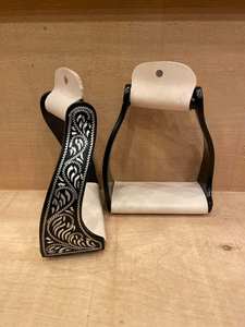 Estribos Angulares de Aluminio con Diseño Grabado, Modelo ECI-AAWS26-0012 de Euro Cavall Industries - Product Image 3