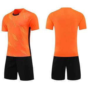 Uniforme de Fútbol de Manga Corta de Color Sólido de Poliéster 100% de Alta Calidad con Diseño Nuevo, con Nombre del Equipo Personalizado y Logotipo Impreso en la Parte Delantera para Hombre - Product Image 3