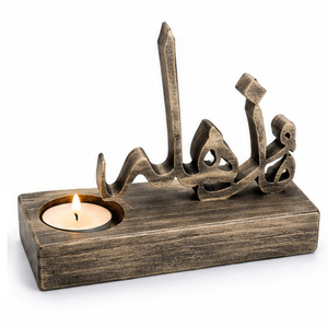 เชิงเทียนทองเหลืองพร้อมลายอักษรอารบิกสำหรับตกแต่งบ้าน - Product Image 1