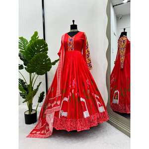 Belle robe de taille XL et ensemble Dupatta avec impression numérique et travail en vrai miroir - Product Image 2