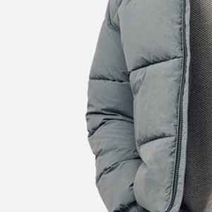 Chaqueta acolchada hecha a medida que combina la funcionalidad de la moda con la artesanía de calidad de exportación y cremallera de poliéster de primera calidad. - Product Image 4