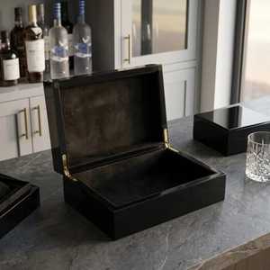 Boîte à bagues en bois massif naturel, bords arrondis, couvercle magnétique, petite boîte de rangement carrée, coffret à bijoux artisanal - Product Image 2