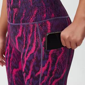 Ensemble de yoga et de sport pour femme, grande taille, imprimé numérique, motif uni, extensible, haut et leggings, par fabricant professionnel - Product Image 6