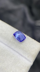 Pierre naturelle certifiée Tanzanite, taille coussin longue, avec une couleur et un éclat excellents, Zoisite naturelle, 1,76 carat, clarté œil-de-chat - Product Image 6
