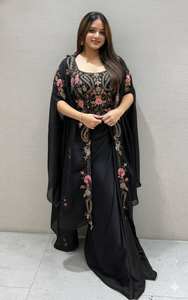 Conjunto Indo Occidental de 3 Piezas con Blusa Dhoti de Seda Rangoli y Shrug con Bordado de Lentejuelas y Borlas para Ocasiones Festivas - Product Image 2