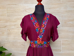 Vestido Maxi Bordado a Mano con Cuello en V, Mangas con Volantes y Detalles Florales Vibrantes, Prenda Étnica Artesanal para Mujer - Product Image 2