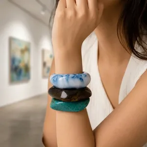 กำไลข้อมือเรซิ่นอีพ็อกซี่แบบกว้างเงางาม สามสี ชุดเครื่องประดับสำหรับผู้หญิง ทันสมัย ยั่งยืน กันน้ำ เหมาะสำหรับกลับไปโรงเรียน รับปริญญา อุตรัย - Product Image 6