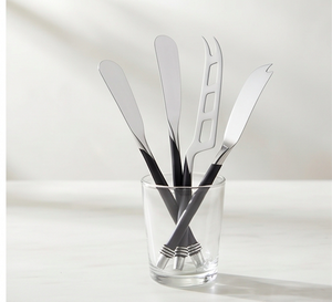 Elegante Juego de 4 Cuchillos para Queso de Acero Inoxidable con Acabado Negro y Plateado, Perfecto para Uso en Hoteles y Restaurantes - Product Image 3