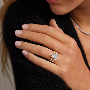 Cautivadora banda de diamantes de corte redondo con engaste compartido LR - Product Image 4