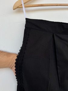 Pantalon Palazzo Noir Ample en Coton pour Femme, Taille Haute, Plissé sur le Devant, Bordure en Dentelle, Coupe Décontractée, Idéal pour l'Été - Product Image 4
