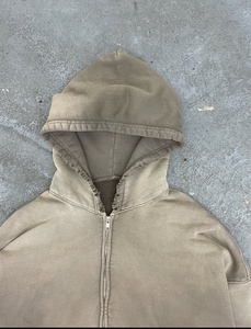 Pull à col rond pour homme, personnalisable en gros, avec finition délavée effet soleil et logo personnalisable pour streetwear haut de gamme. - Product Image 5