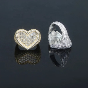 Anillos Unisex RB Gems de Plata de Ley 925 con Baño de Rodio, con Moissanita de Corte Brillante Redondo en Canal, Estilo Hiphop/Rock - Product Image 1