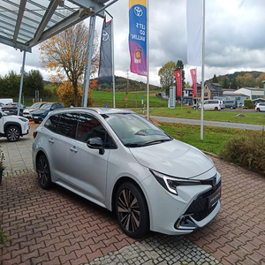 Toyota Corolla Touring Sports Hybrid Teamplayer, véhicule familial hybride économique en carburant, station-wagon hybride, transmission automatique - Product Image 1