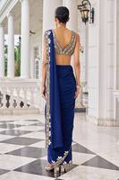 Sari prêt-à-porter moderne en faux georgette avec broderie miroir authentique, conçu par un créateur, pré-cousu, infroissable, en matériaux recyclés, réversible, résistant au soleil