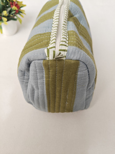 กระเป๋าเครื่องสำอางผ้าฝ้ายพิมพ์ลายดอกไม้สีเขียวลายทาง ทนทาน มีซิป กระเป๋าอินเดียสำหรับจัดเก็บเครื่องสำอางสำหรับเดินทาง - Product Image 2