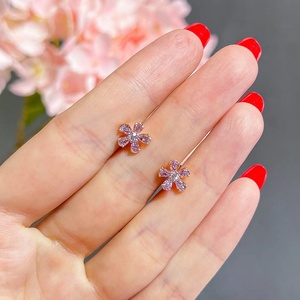 ต่างหูเพชรทรงลูกแพร์สีชมพูอ่อน 0.97 กะรัต - Product Image 3