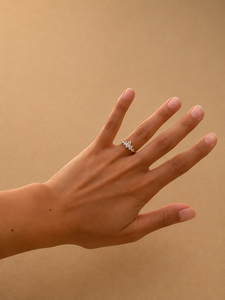 แหวนหมั้นเพชรเม็ดมาร์คีส์ทอง 14K เพชรเลี้ยงในห้องปฏิบัติการสำหรับผู้หญิง ดีไซน์จากธรรมชาติ รับรองโดย IGI น้ำหนักรวม 1.9 กะรัต สีเพชร E - Product Image 4