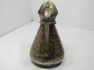 Carafe à eau en métal vintage, pichet décoratif antique gravé, carafe en métal artisanale traditionnelle pour la décoration intérieure et les collectionneurs - Product Image 5