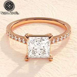 Bague de Fiançailles et d'Éternité Classique pour Femme Charm_Jewells en Argent Plaqué Or Rose 18K avec Moissanite Taille Coussin et Sertissage à Griffes IGI - Product Image 3
