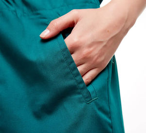 Conjunto de Uniformes Médicos Personalizados con Cuello Redondo y Cremallera, Transpirables y Cómodos, Unisex, de Mezclilla, para Hospital, con Logotipo Personalizado - Product Image 6