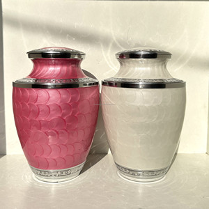 Urna Funeraria de Aluminio Metálico de Alta Calidad para Cenizas Humanas y de Mascotas, Acabado Rosa Meena con Grabado Personalizado - Product Image 5