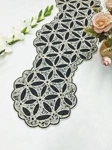Chemin de table rectangulaire en tissu brodé floral noir et or Ali Fashion Art, fait main, design glamour, écologique et durable - Product Image 2