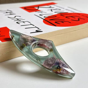 Support de lecture en résine pour le pouce – Aide à la lecture |   Support ergonomique pour les doigts pour une lecture confortable à une main - Product Image 1